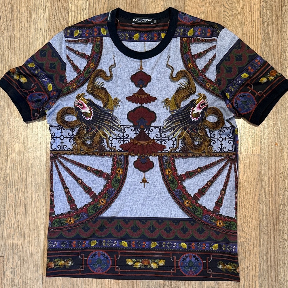 Dolce & Gabbana Men’s Light Blue Multicolor Dragon Motif Short Sleeve Tee